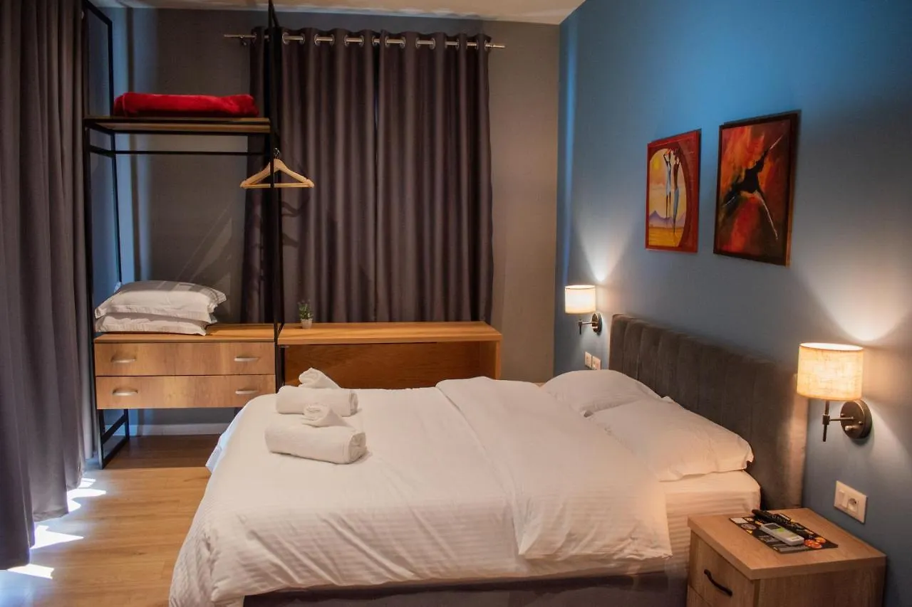 Hotel Tirona 0*, טיראנה