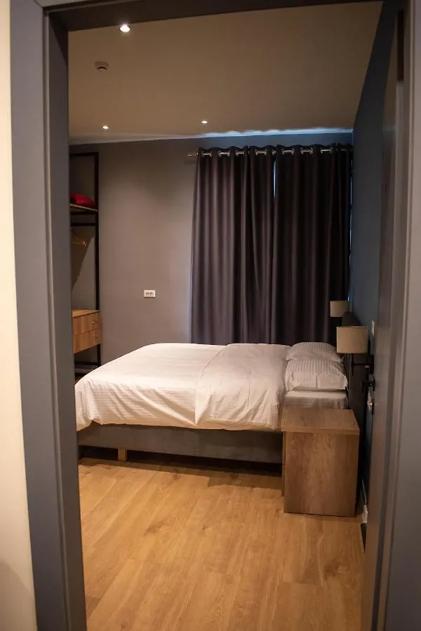 Hotel Tirona אלבניה