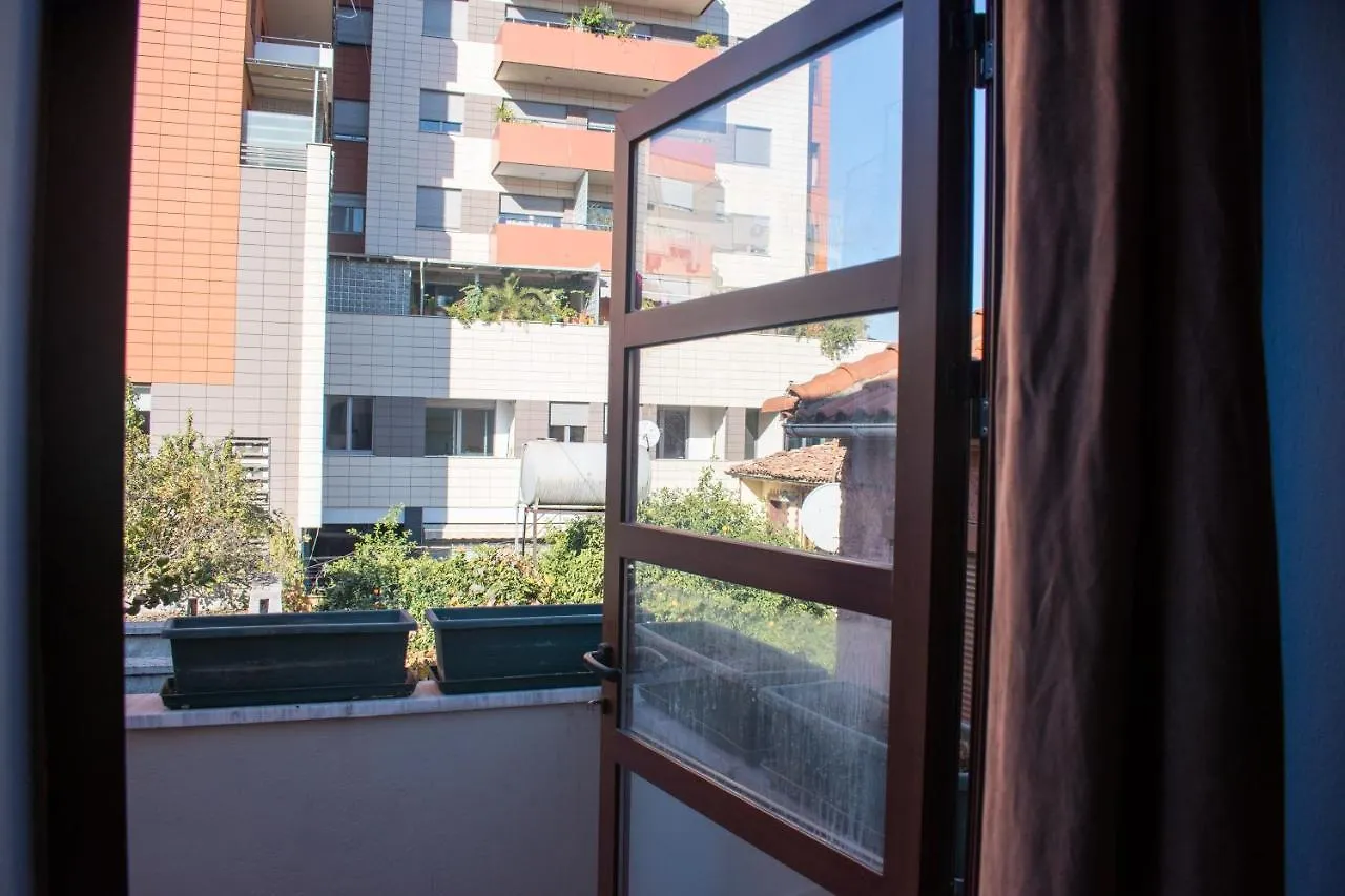 Hotel Tirona  טיראנה