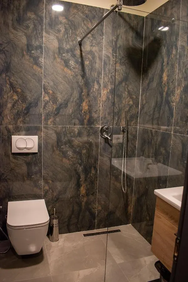 Hotel Tirona  טיראנה