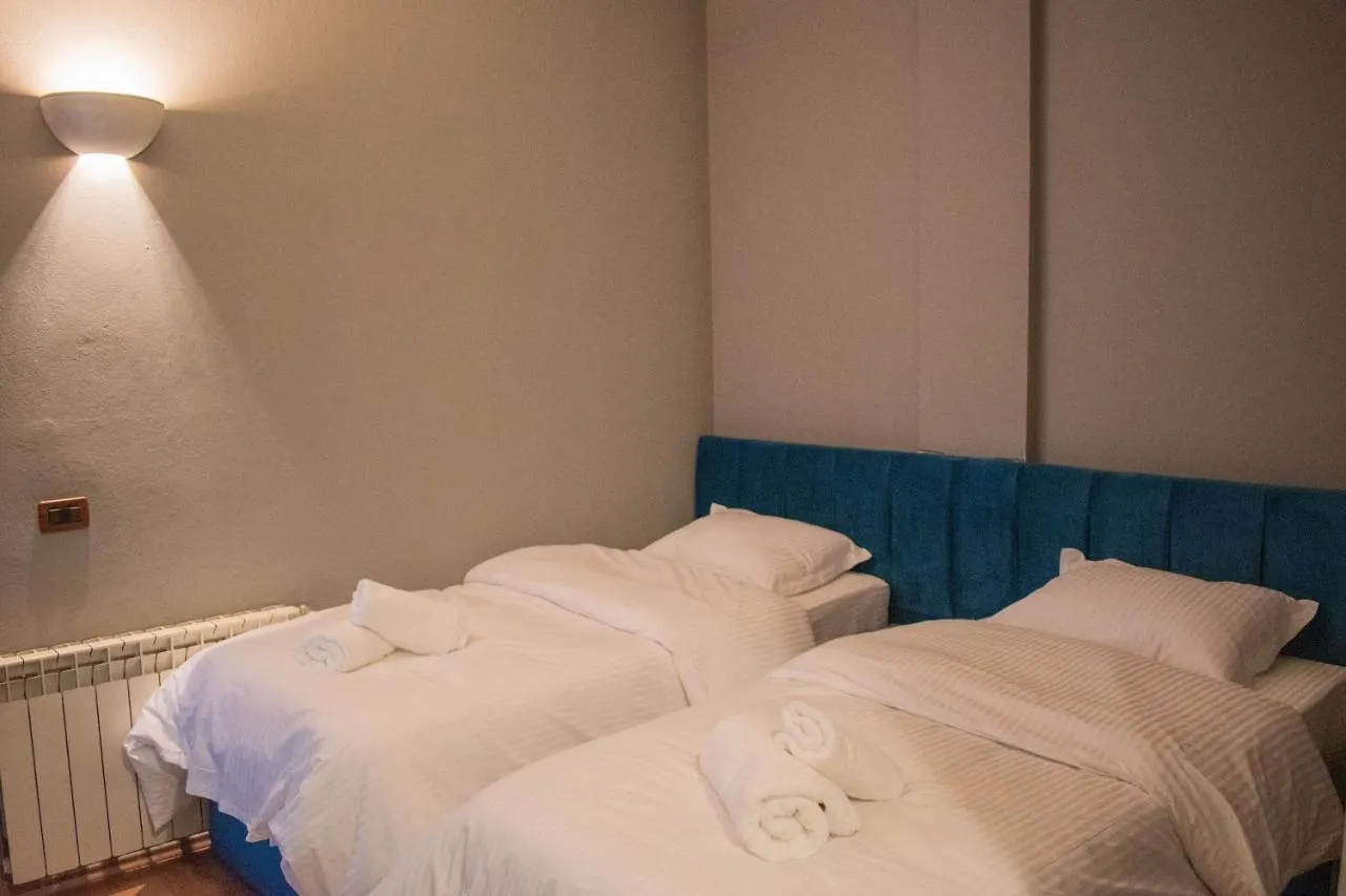 Hotel Tirona 0*, טיראנה