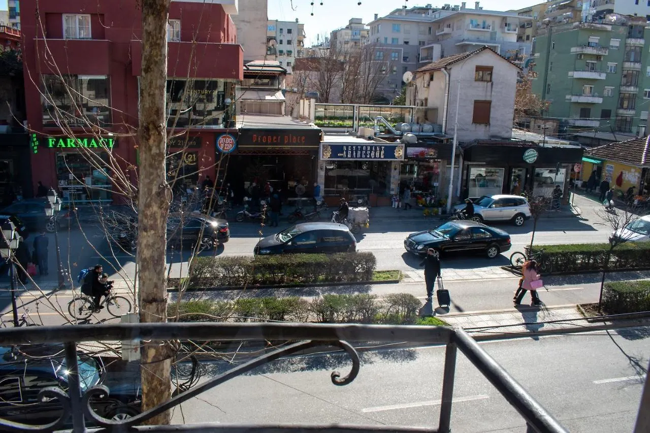 Hotel Tirona  טיראנה