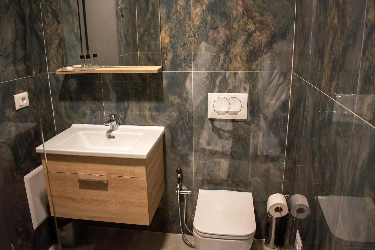 Hotel Tirona אלבניה
